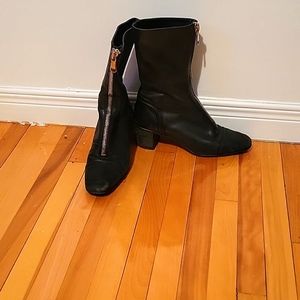 Zara leather boots with front zip. Versatile